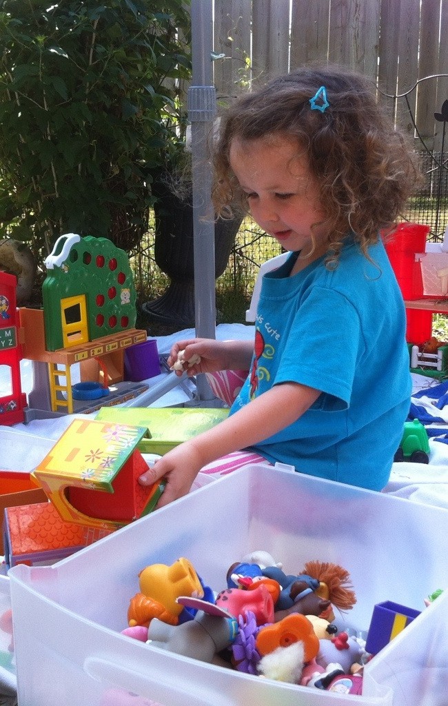 Tanit Playing with her Peoples